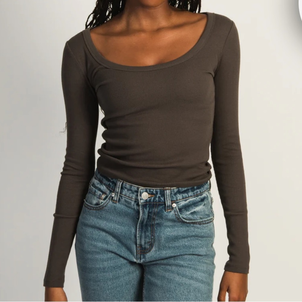 Harlow essential long sleeve scoop neck top - charcoal grey
